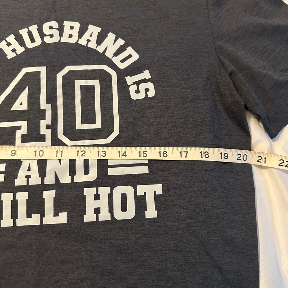 Source Unknown Gray Graphic Women's Tee - Picture 3 of 3